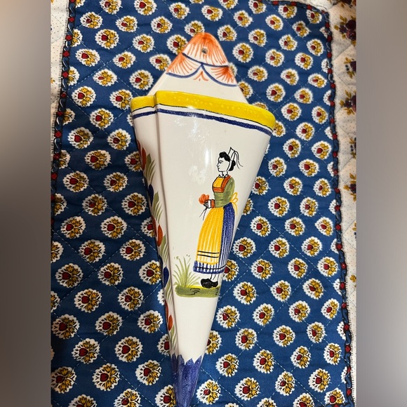 Vintage Quimper Hand Paintec Hanging Flower Vase - Picture 3 of 4